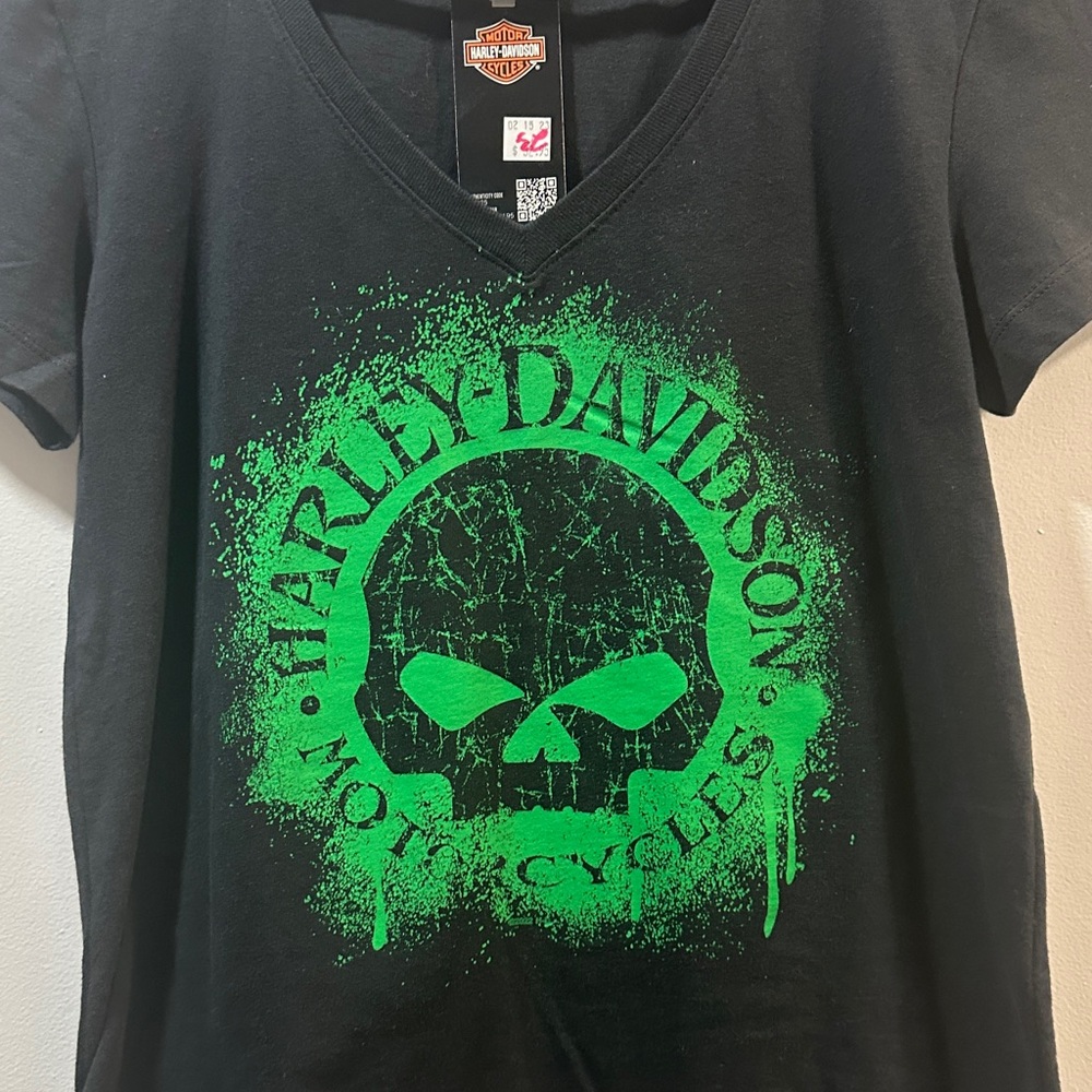 Harley-Davidson Black Tee with Green Skull Design - Picture 2 of 5